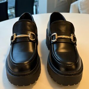 STEVE MADDEN BLACK PLATFORM LOAFER